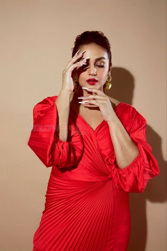 Actress Huma Qureshi In A Red Hot Photoshoot Pictures 02 Daily Research Plot