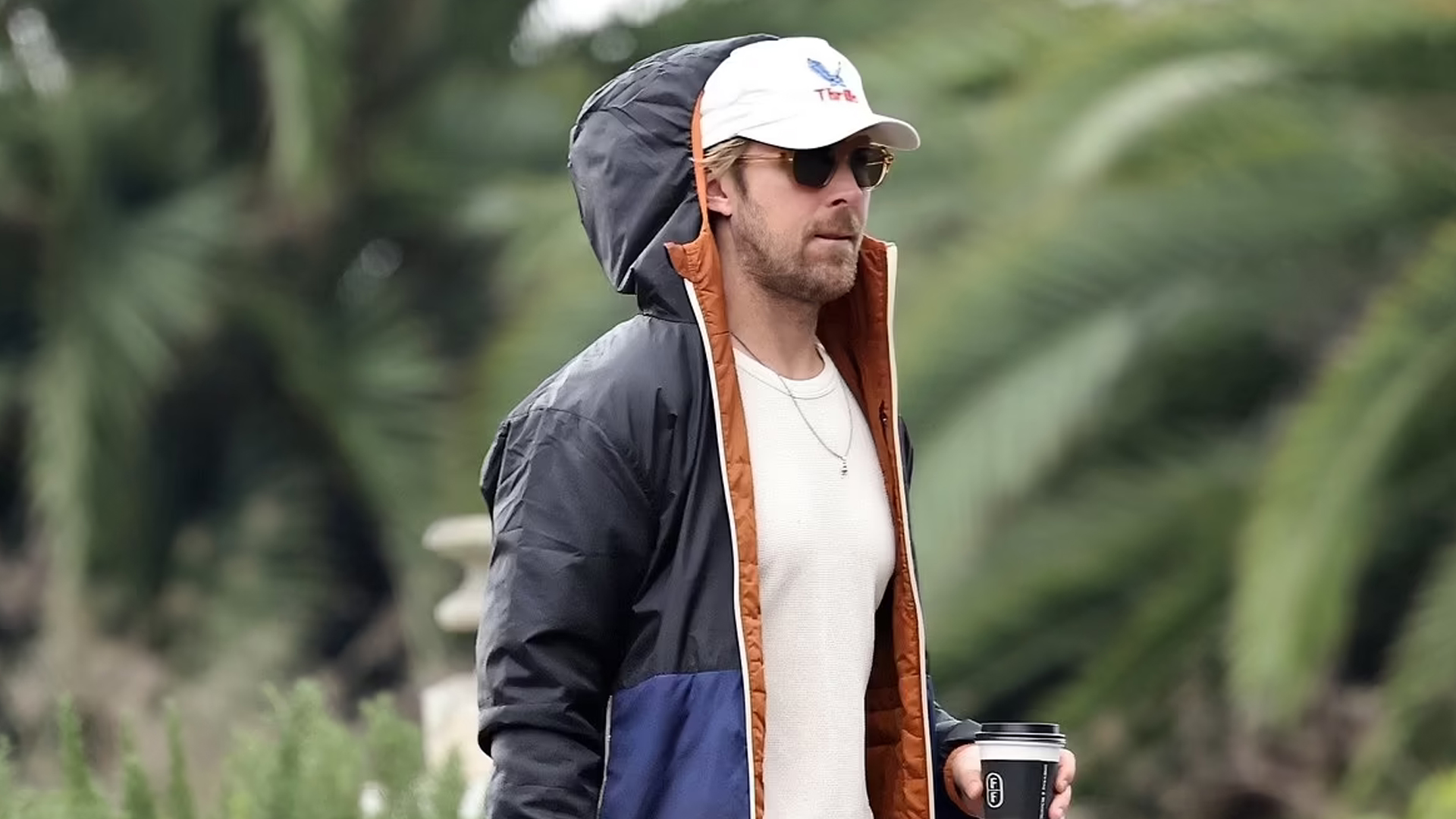 Ryan Gosling Spotted Grabbing Lunch In Santa Barbara!